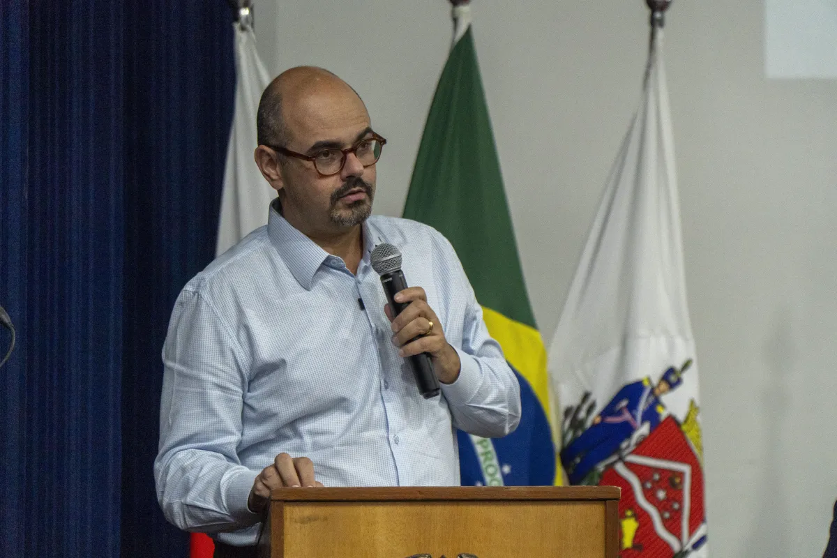 Conheça a trajetória política e as propostas de Mateus Simões